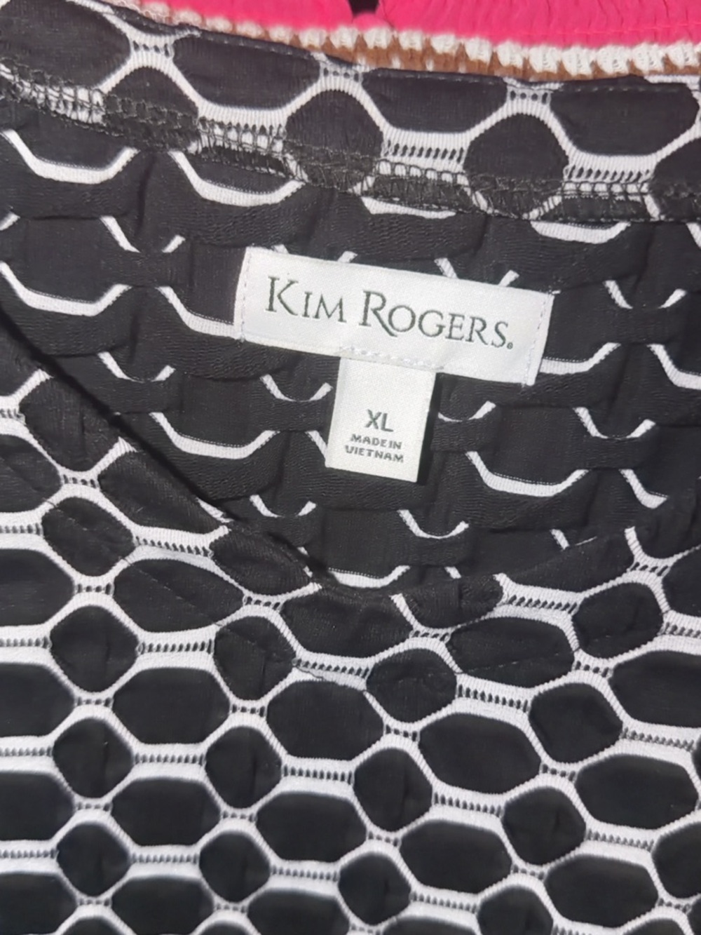 Kim Rogers Black & White Geometric Knit Top - Picture 2 of 3